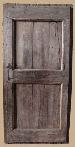 Porta da esterno in legno scuro decapata