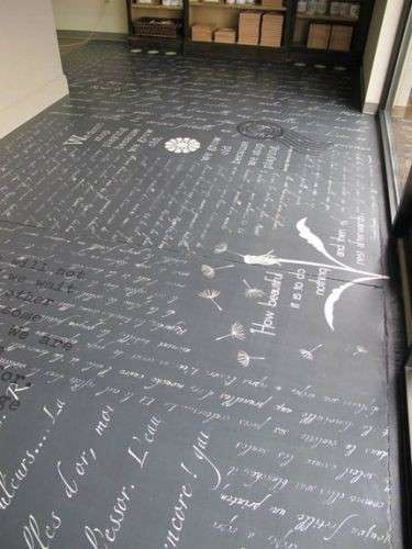 Scritte sul pavimento