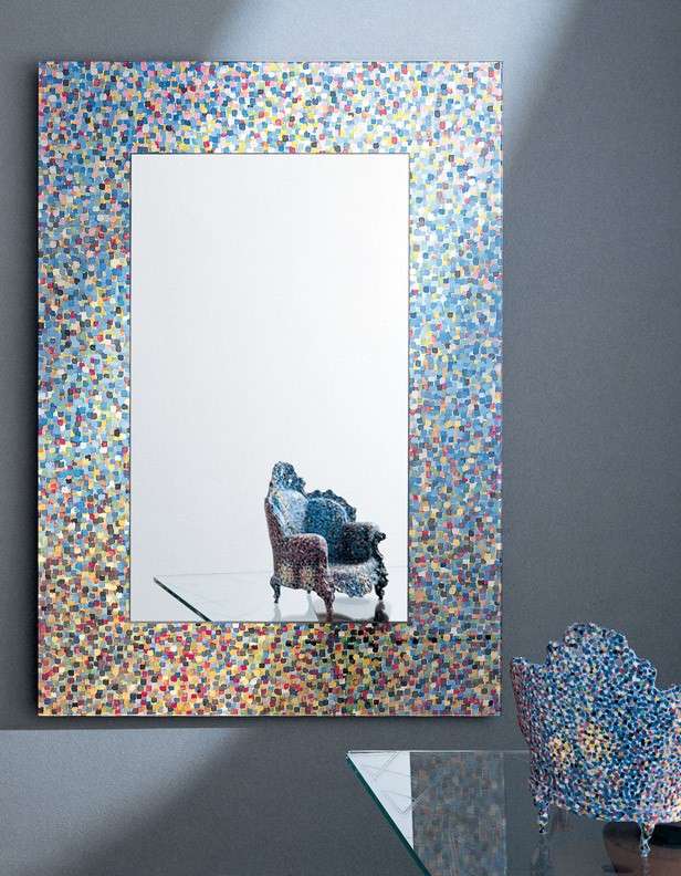 Specchio con cornice colorata