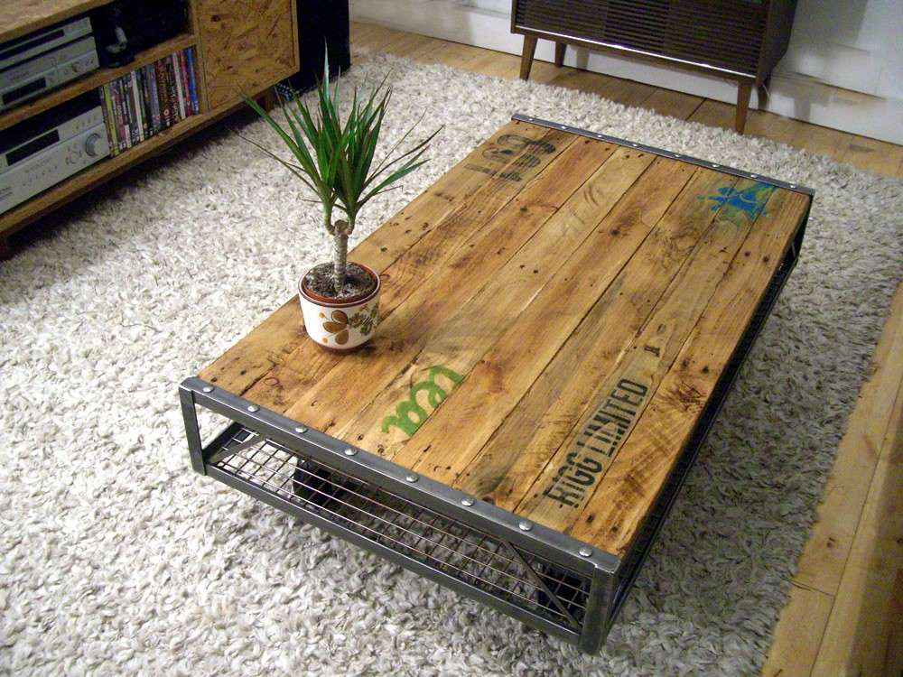Tavolo basso in legno 