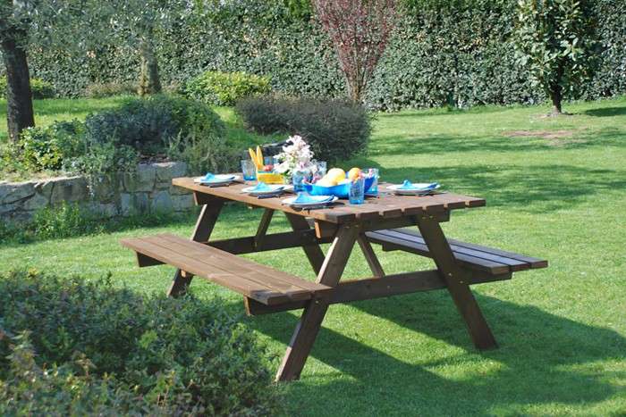 Tavolo da giardino classico