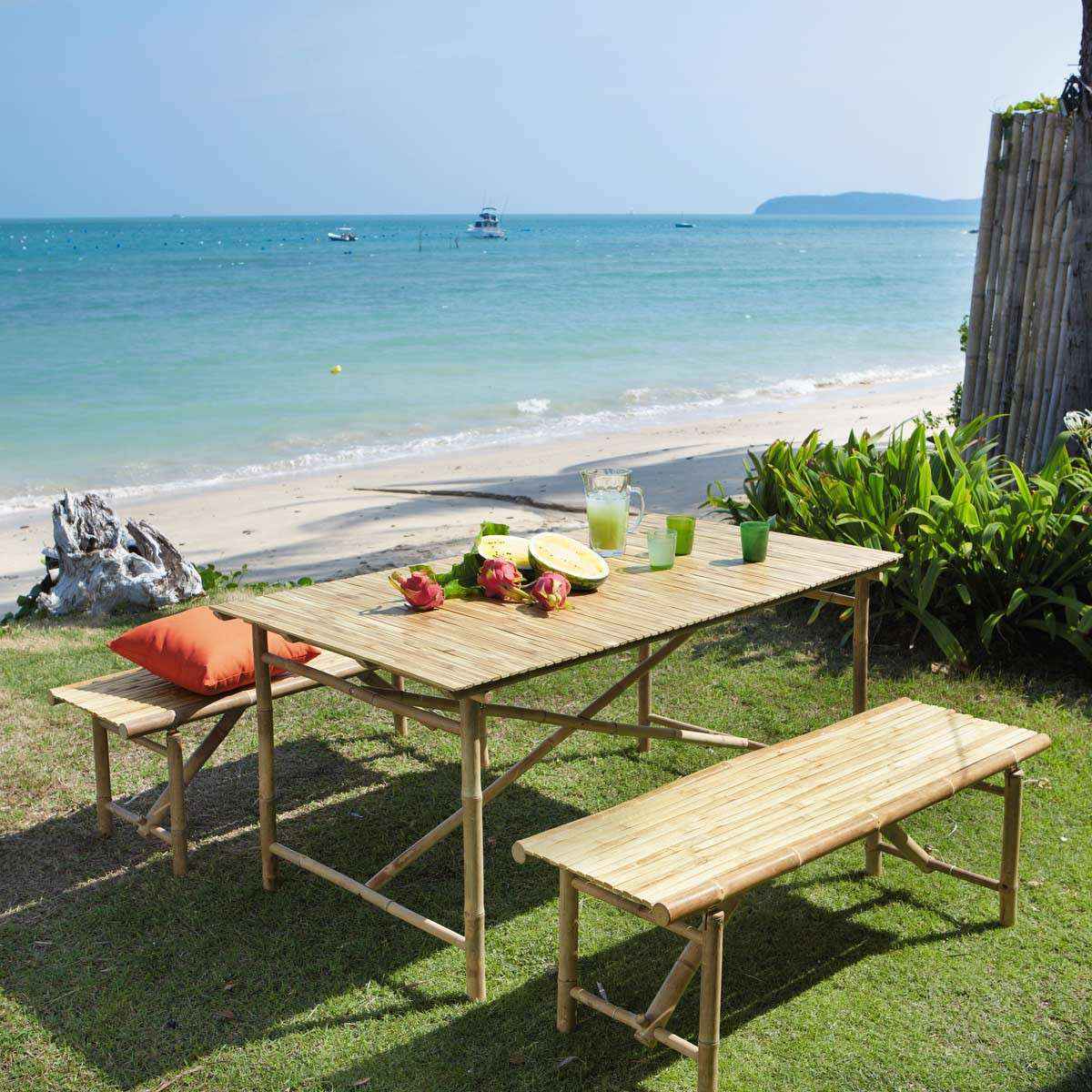 Tavolo da giardino in bambù