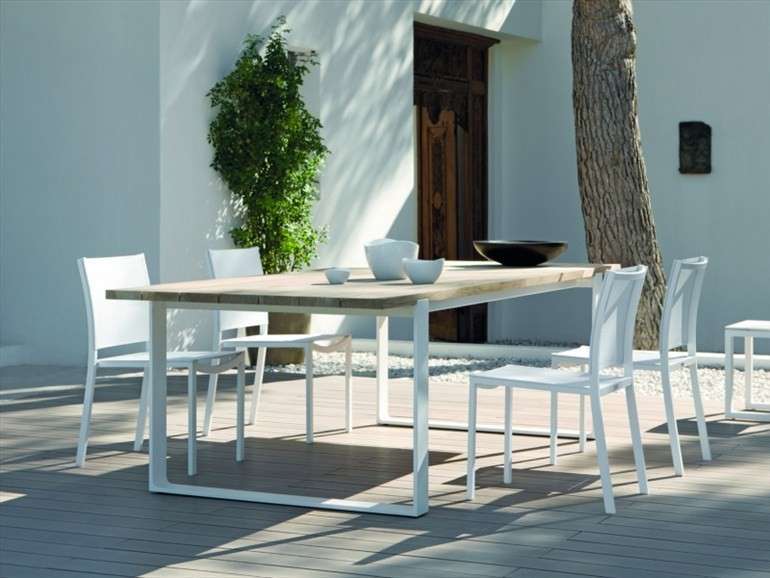 Tavolo e sedie da giardino in ferro bianco