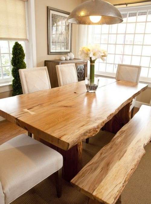 Tavolo in legno con panca abbinata
