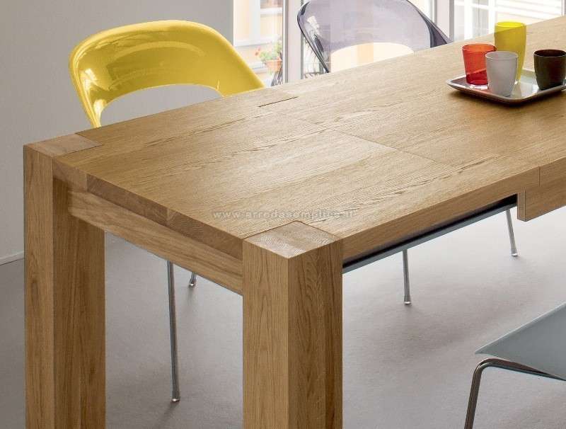 Tavolo in legno massello chiaro