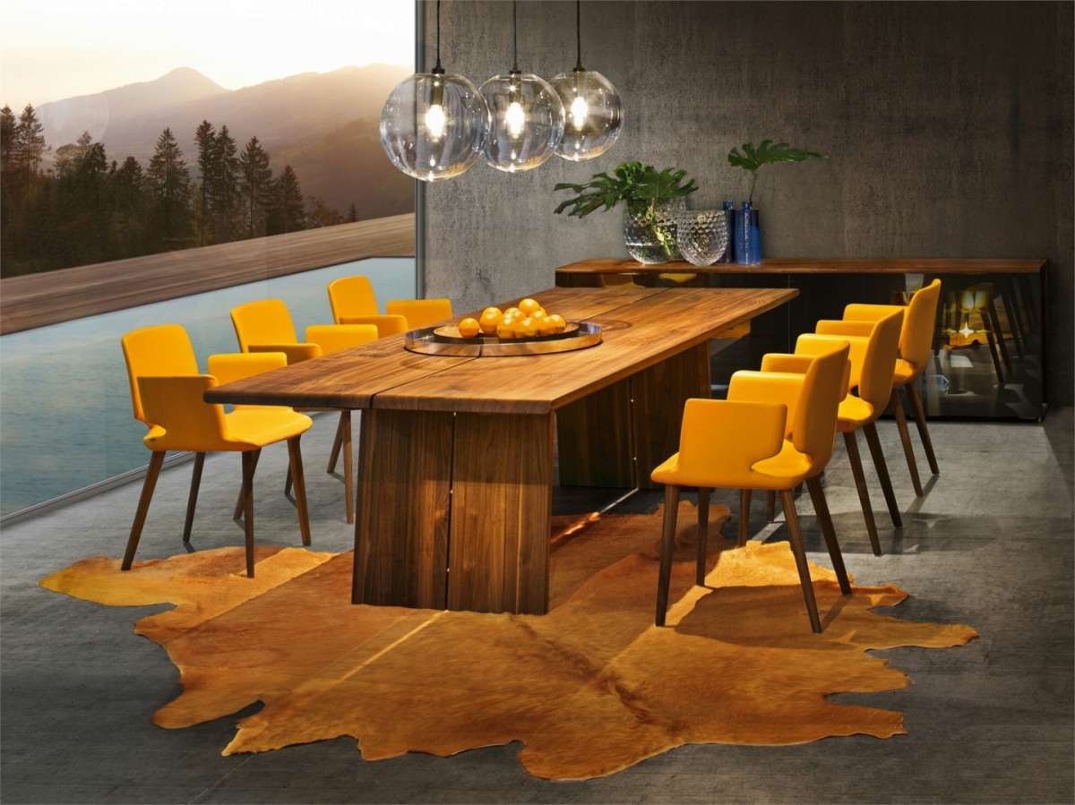 Tavolo in legno massello naturale