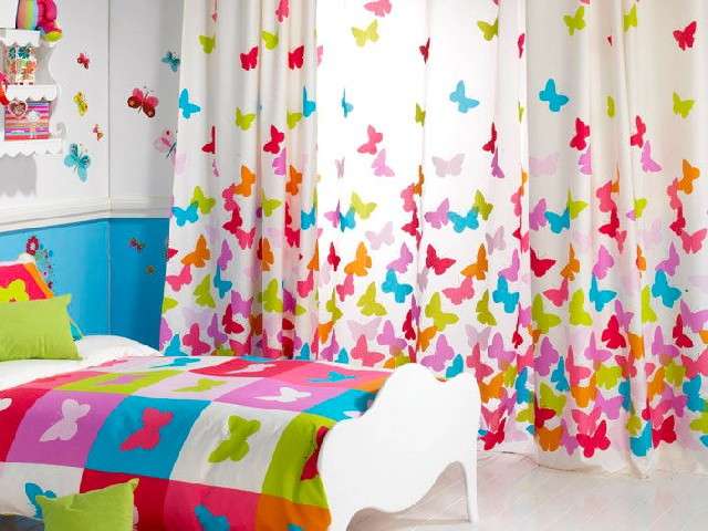 tende-con-farfalle-colorate