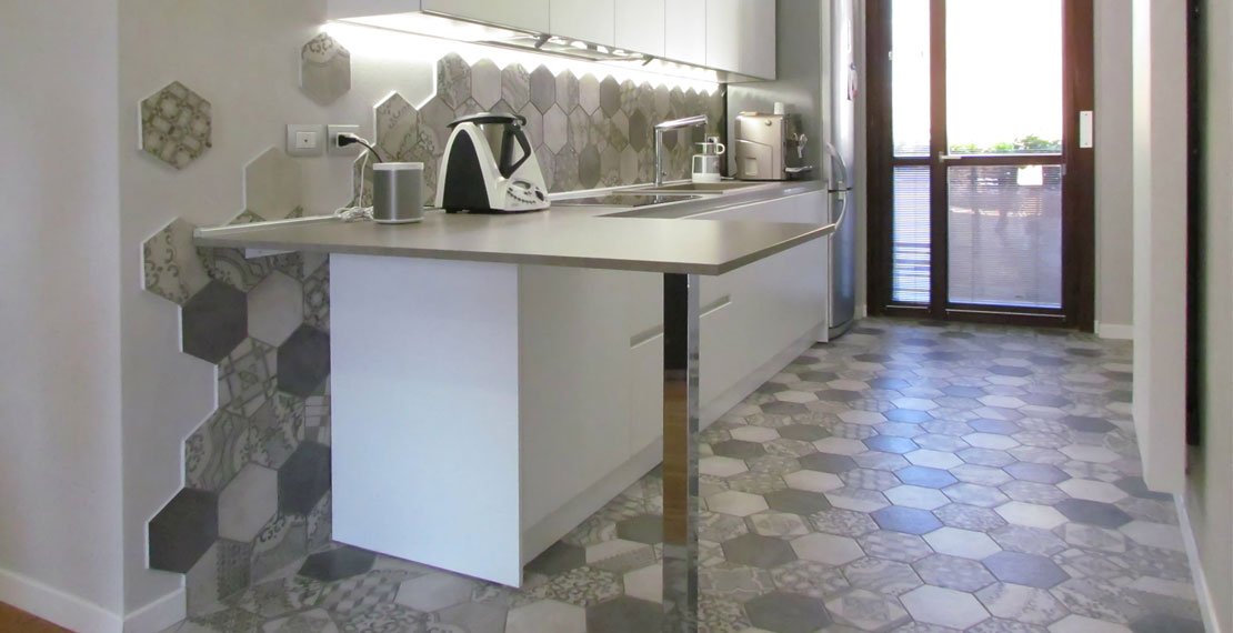 Cementine esagonali per la cucina di Marazzi