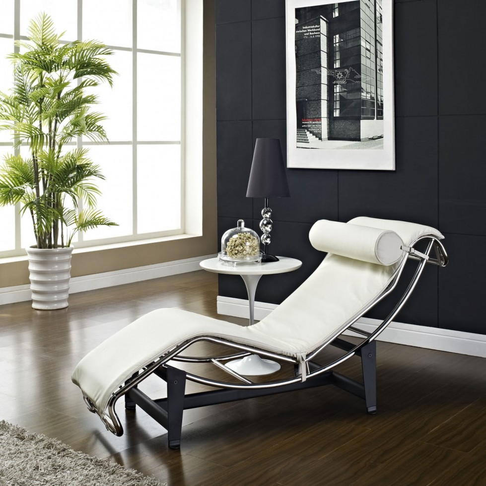 Chaise longue in pelle bianca