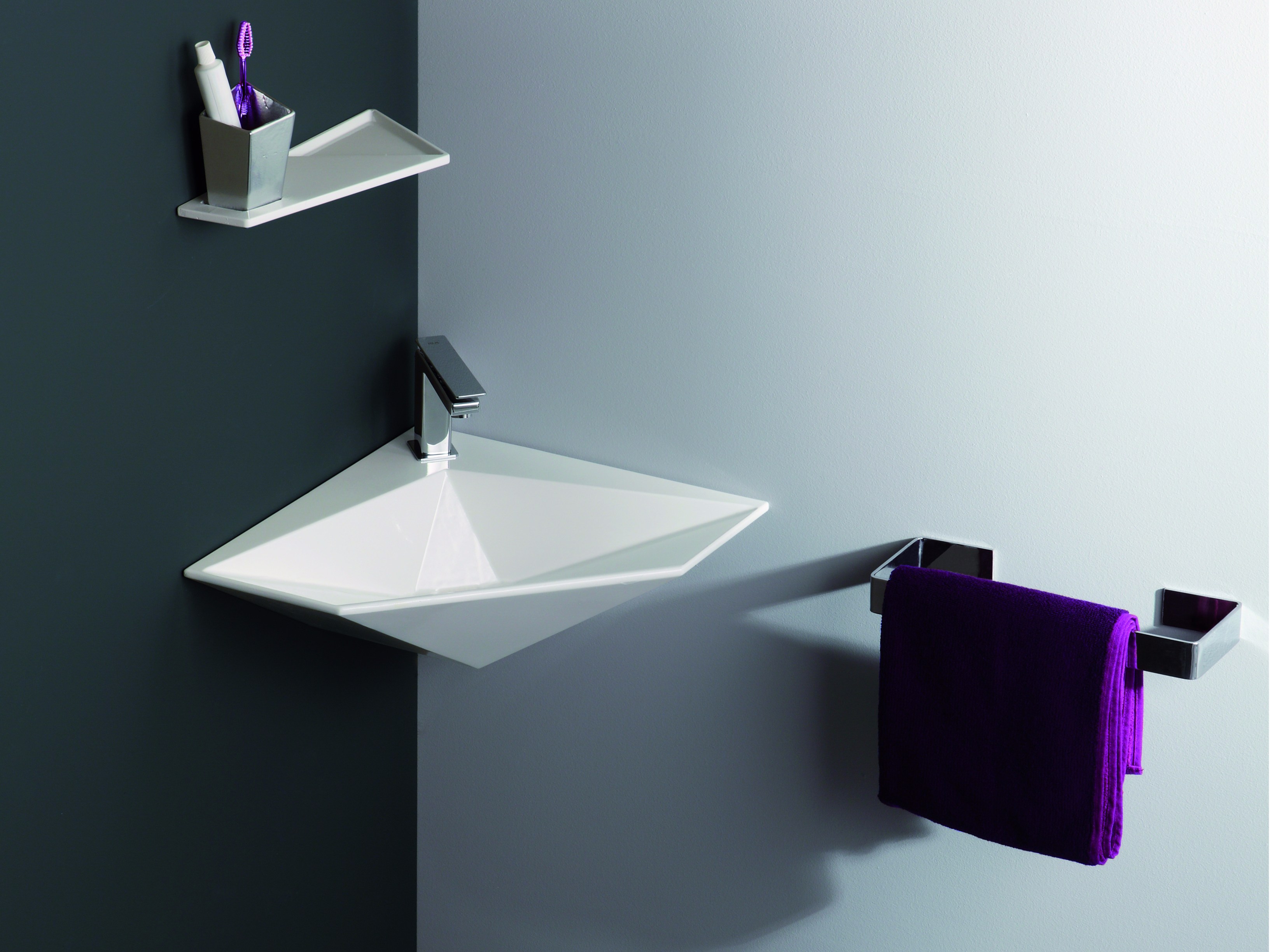 Lavabo ad angolo Crystal di Olympia Ceramica