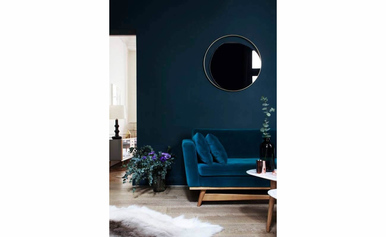 Parete blu scuro