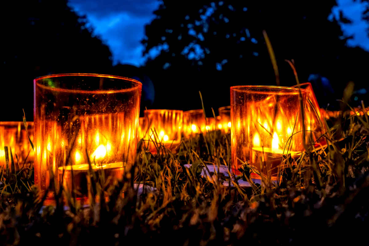 illuminazione giardino per feste con candele