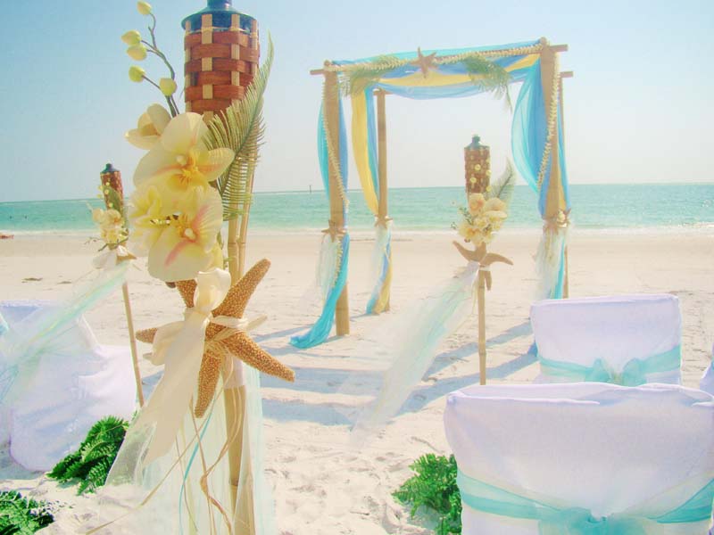 Gli oggetti decorativi perfetti per un matrimonio in spiaggia