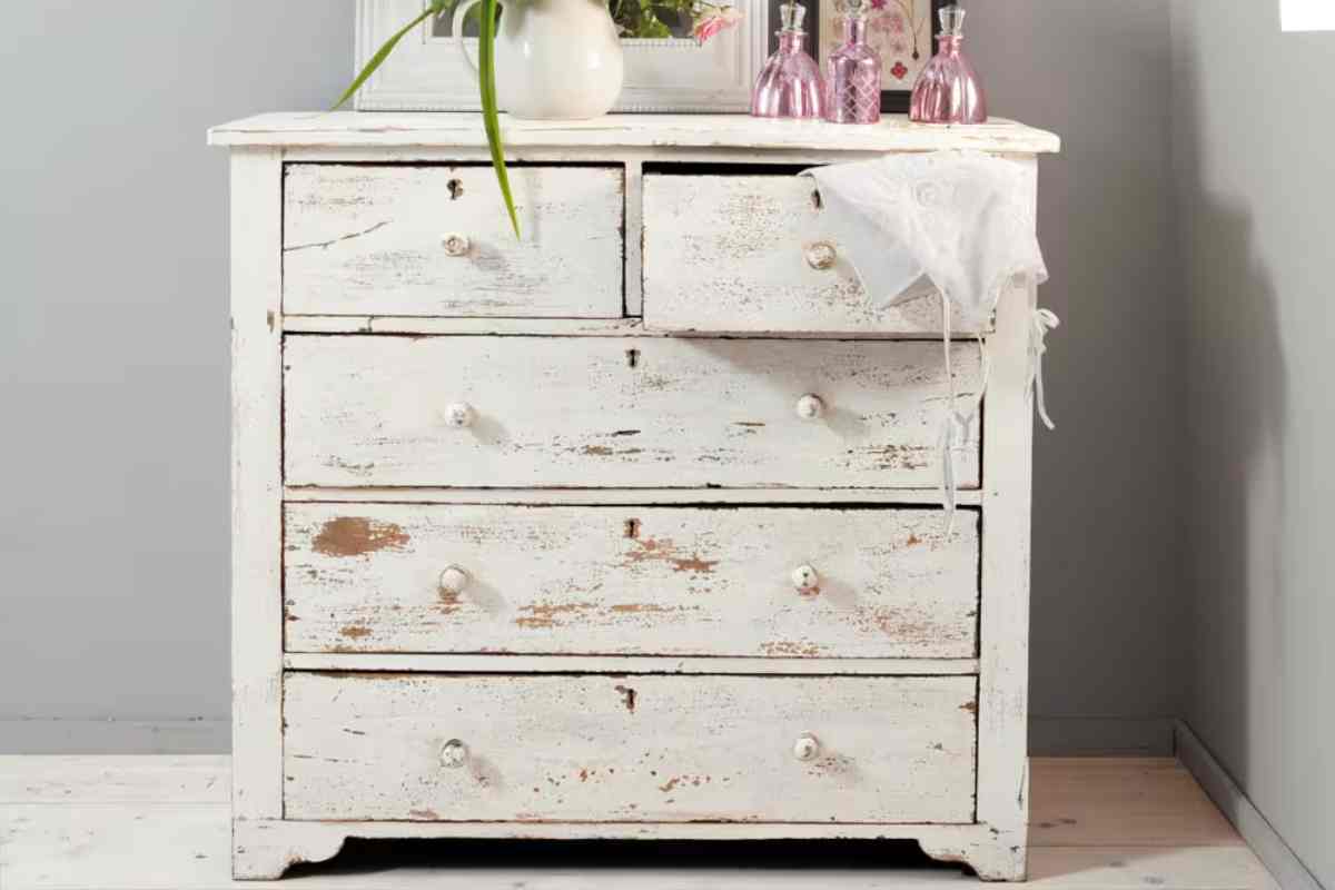 Avignon, un mobile con cassetti effetto decapè di Maisons du Monde