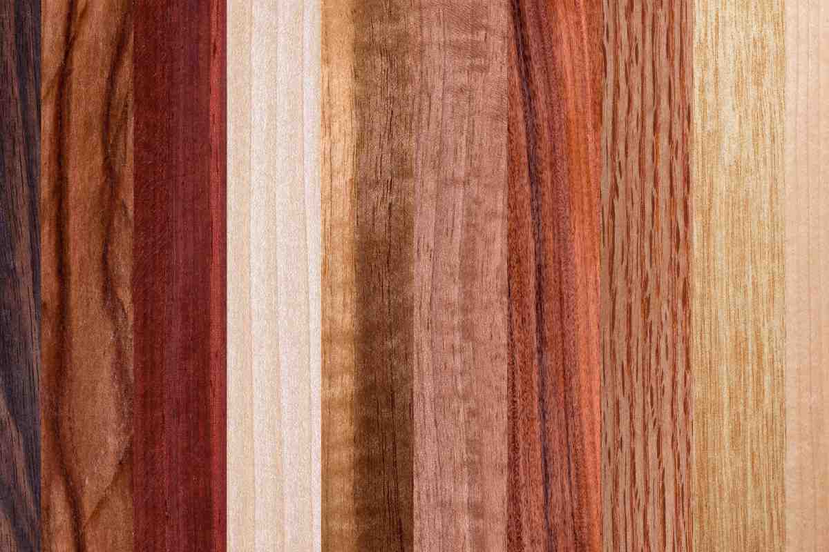 vari tipi di listelli di parquet affiancati