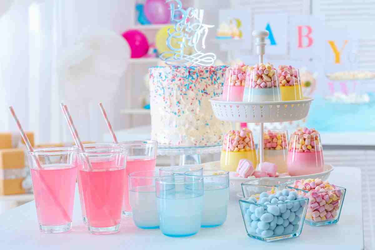 Dolci e confetti colorati per baby shower