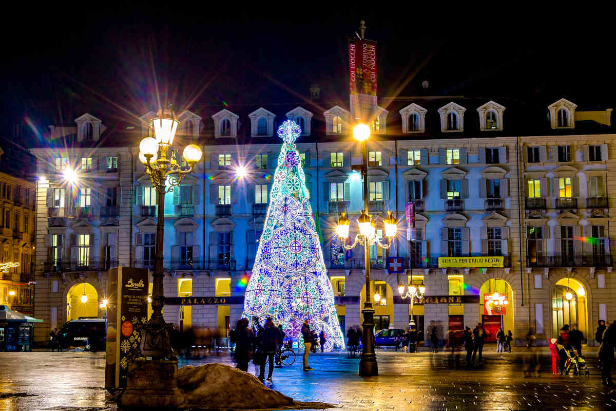 albero di Natale di design in piazza Castello a Torino