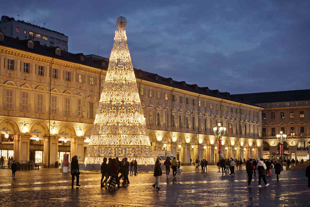 piazza san carlo a torino con albero di natale