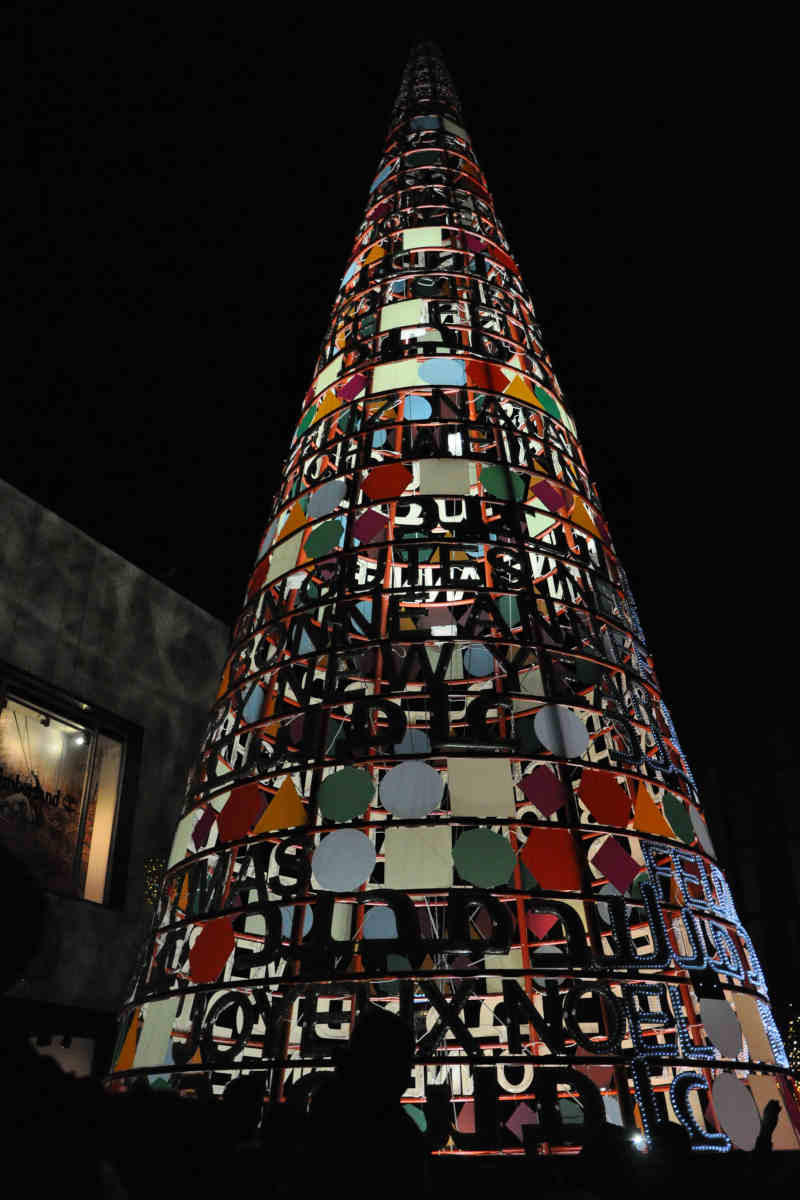 albero di natalecon scritte a beirut