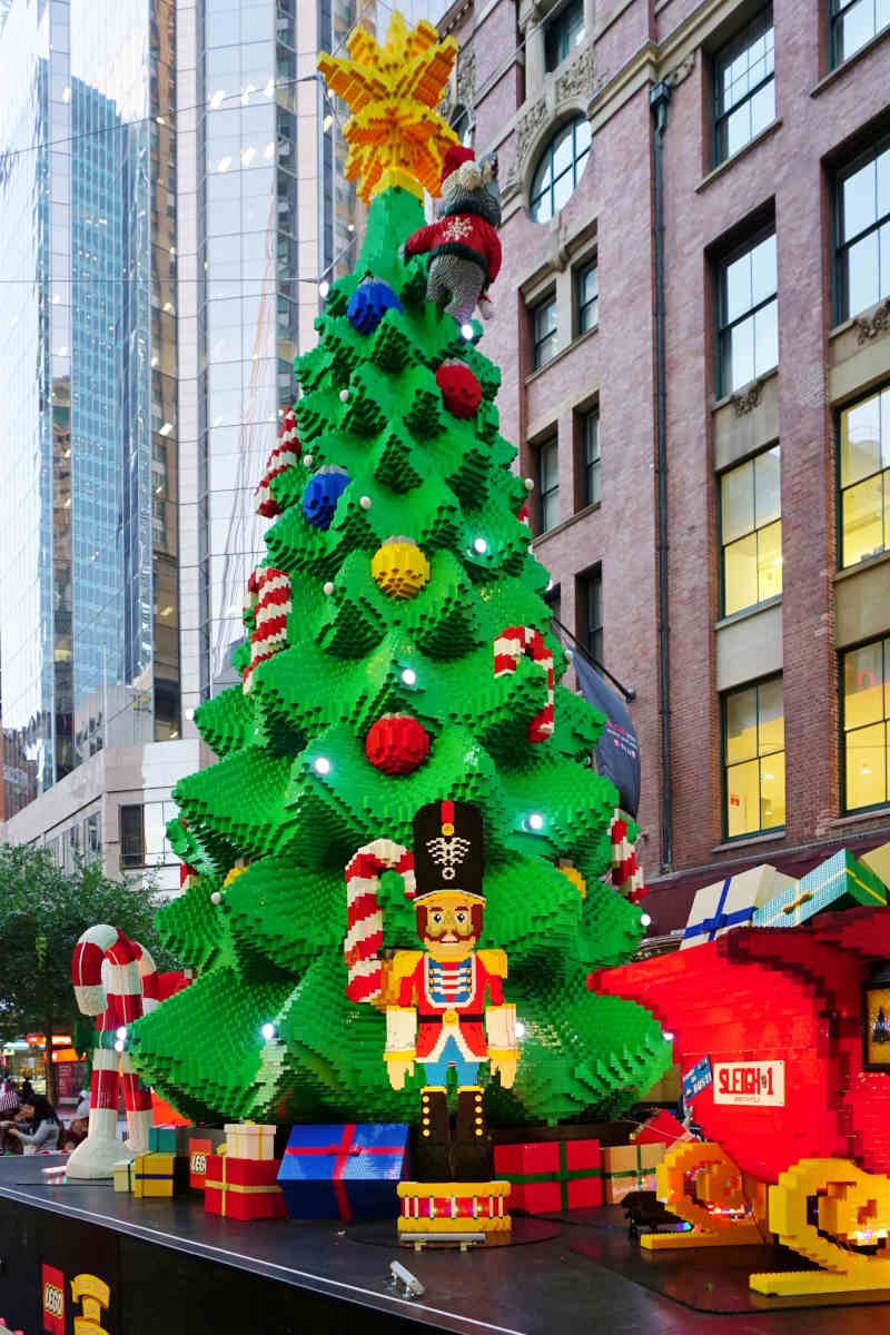 albero di natale fatto con i mattoncini lego