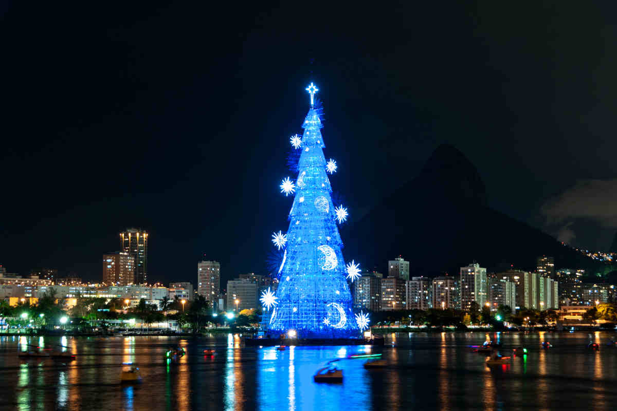 albero natale galleggiante a rio de janeiro