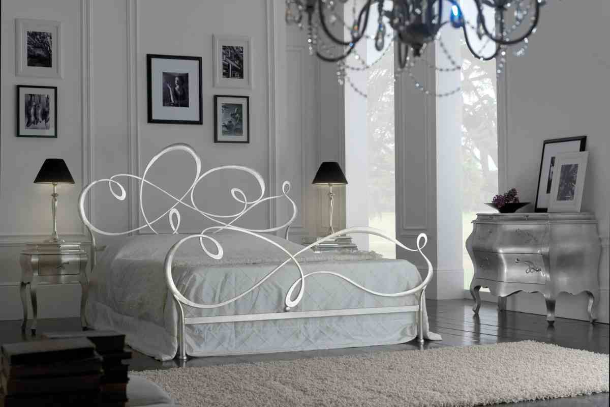 Uno dei letti in ferro battuto scelti dalla nostra redazione