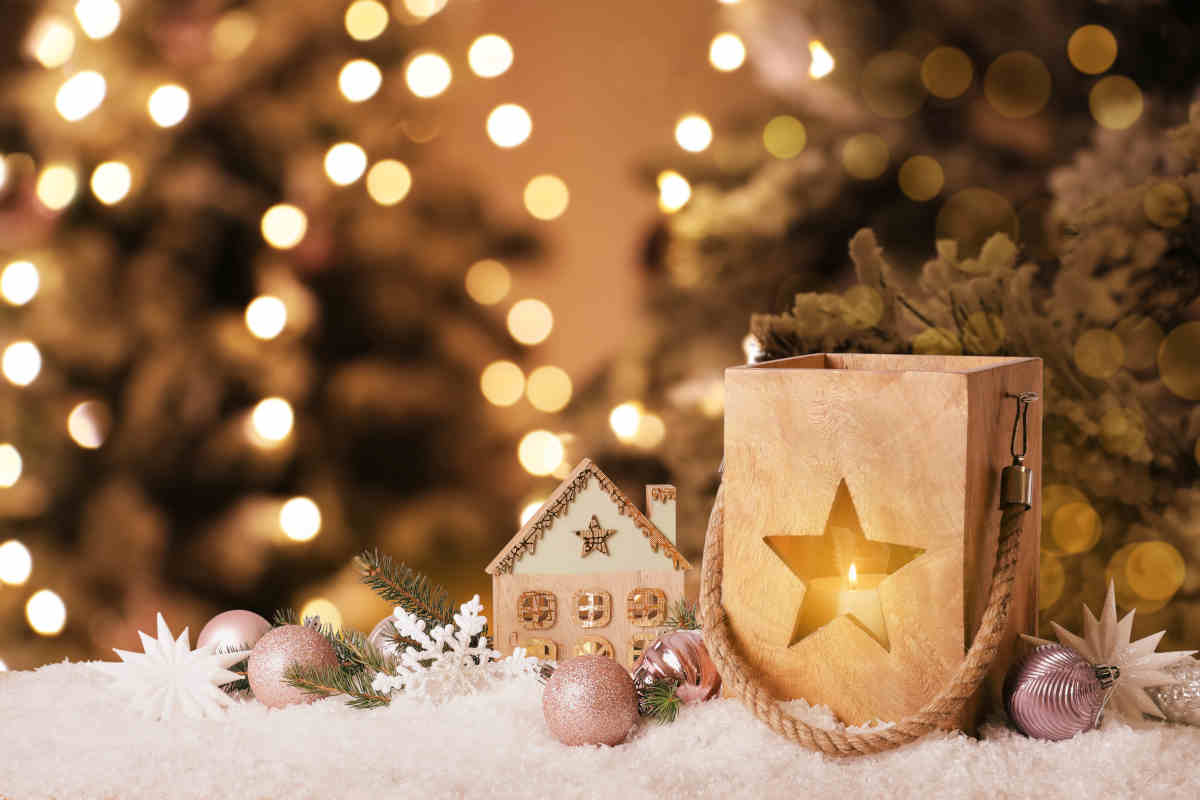 Lanterne natalizie: le idee più romantiche per illuminare la casa