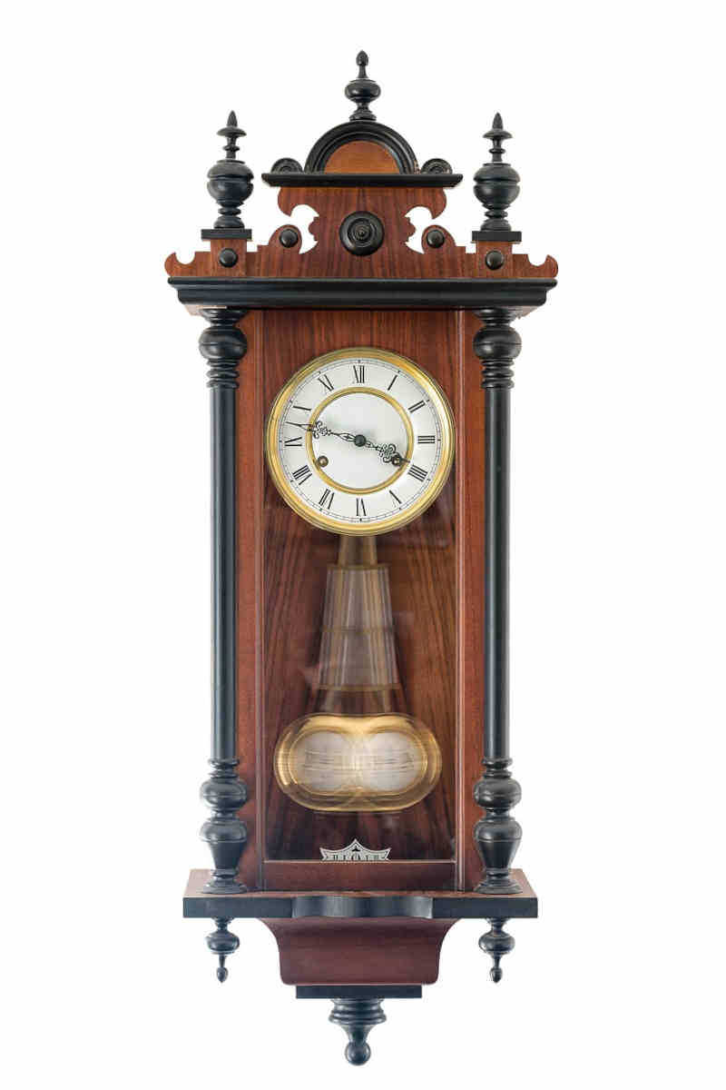 modello di orologio da parete a pendolo classico in legno