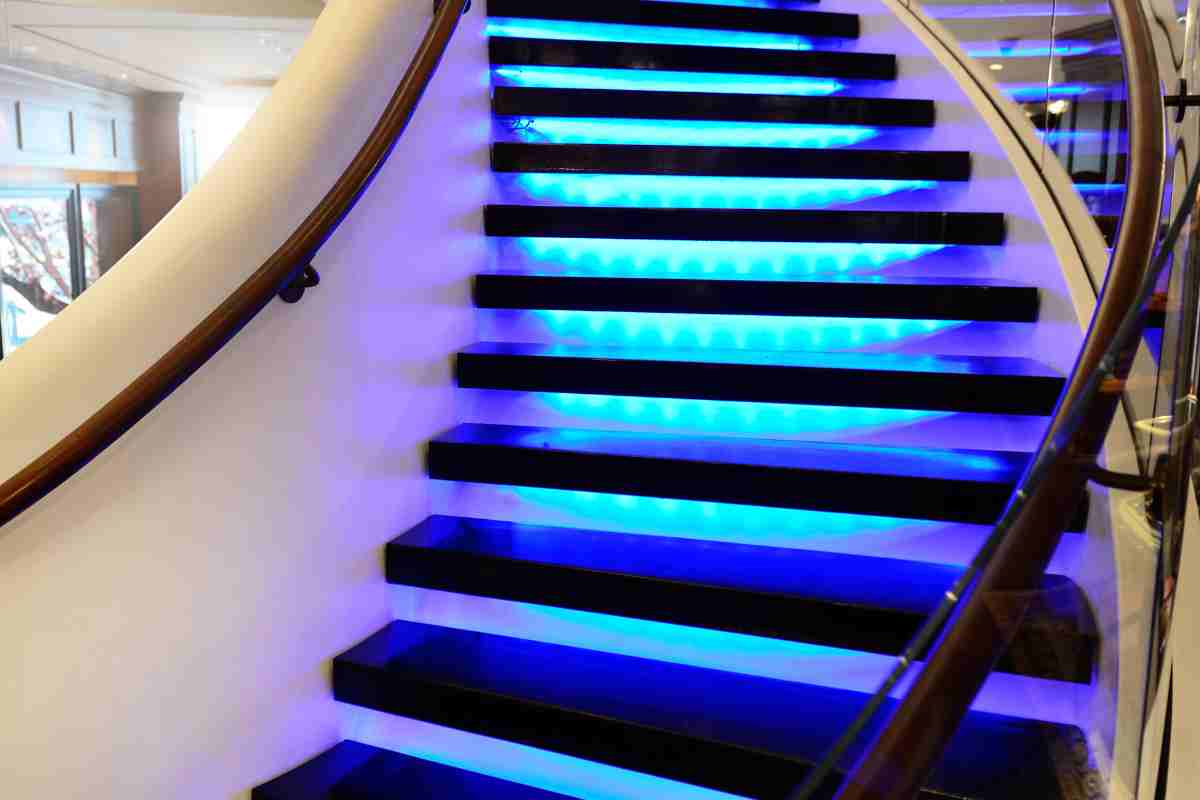 Scale illuminate con led