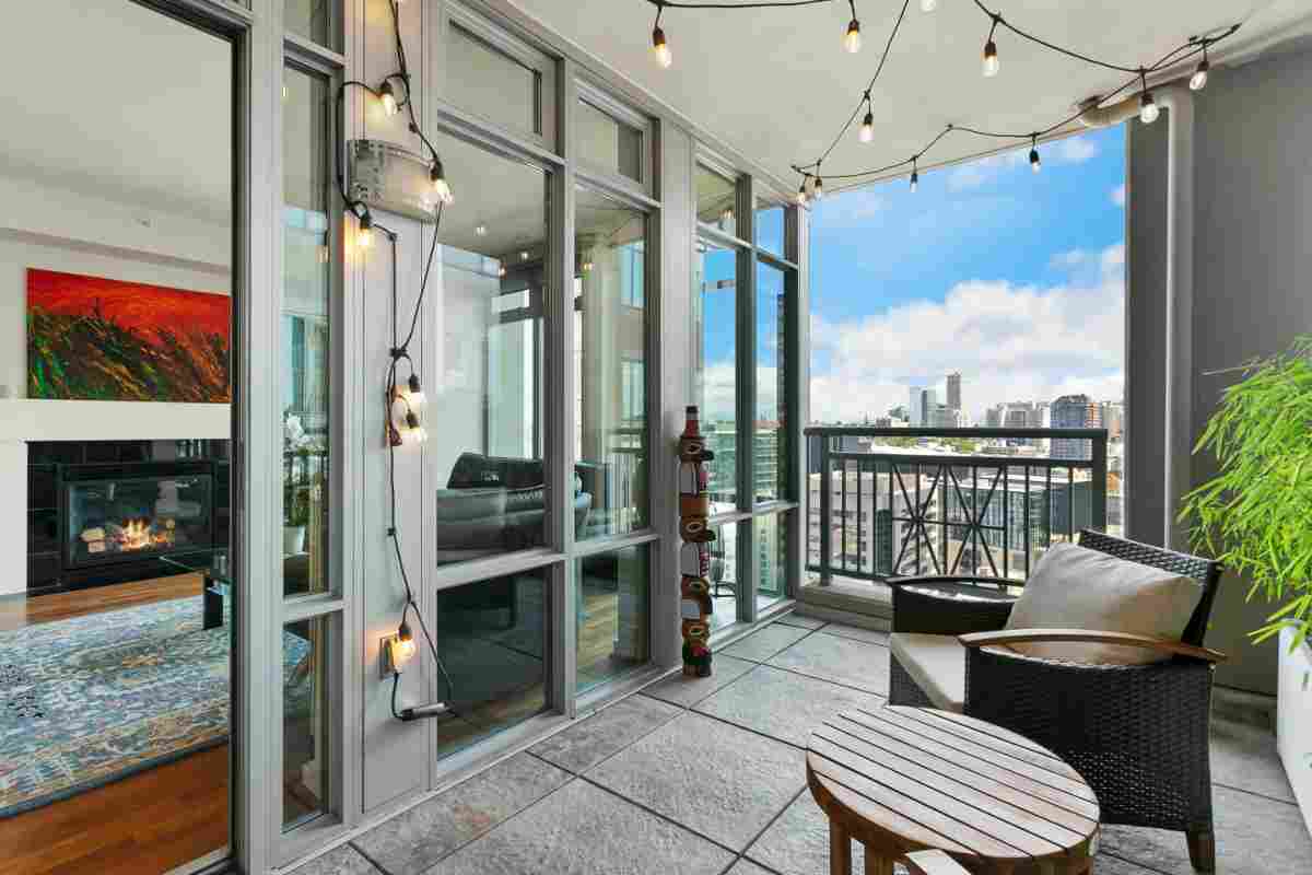 terasa unui penthouse luminat
