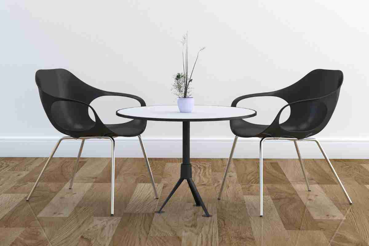 set tavolo e sedie di brand di design famosi