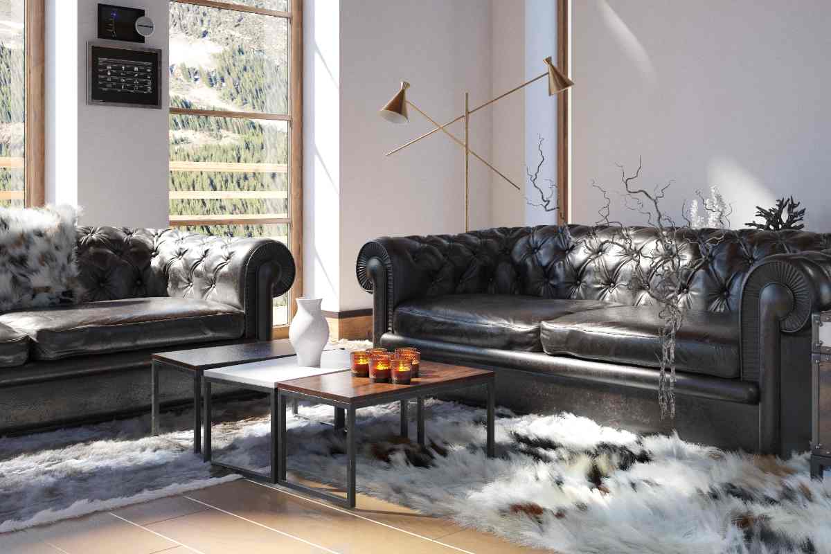 salotto arredato con due divani chesterfield