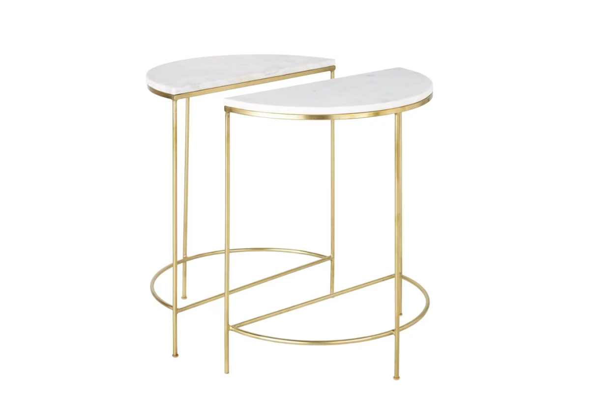 Comodini Midtown Maisons du Monde di forma semicircolare con piano in marmo e struttura in metallo