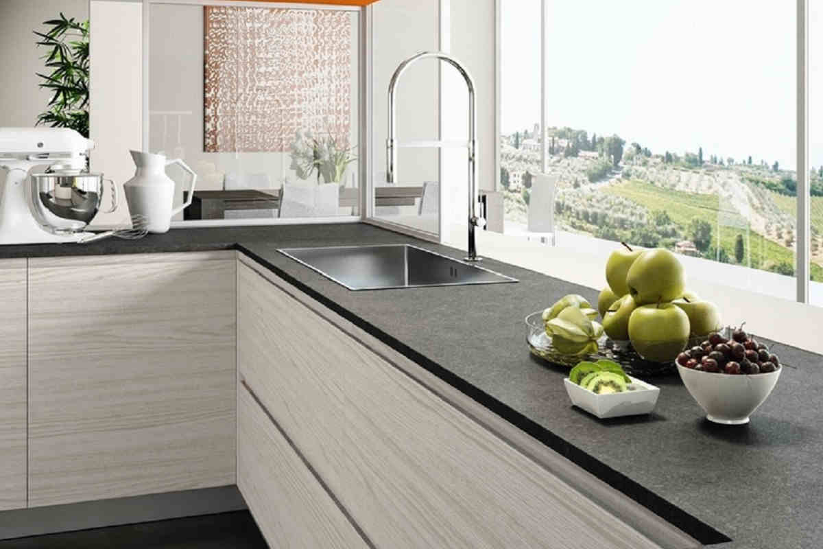 Top cucina in quarzo, Corian o ceramica? Ti aiutiamo a scegliere