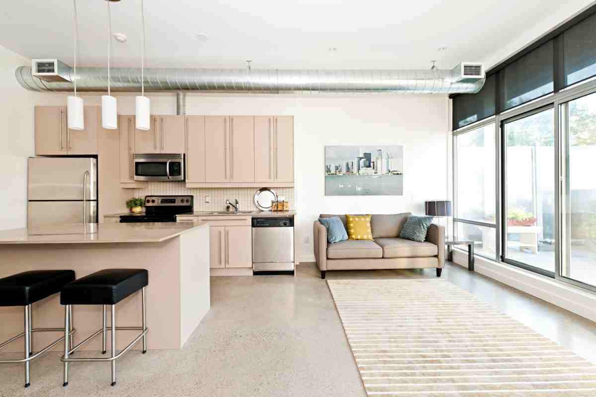 cucina soggiorno open space stile moderno in una casa vacanze