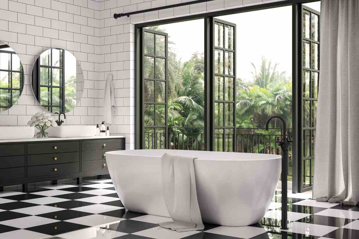 bagno classico con pavimento a scacchi