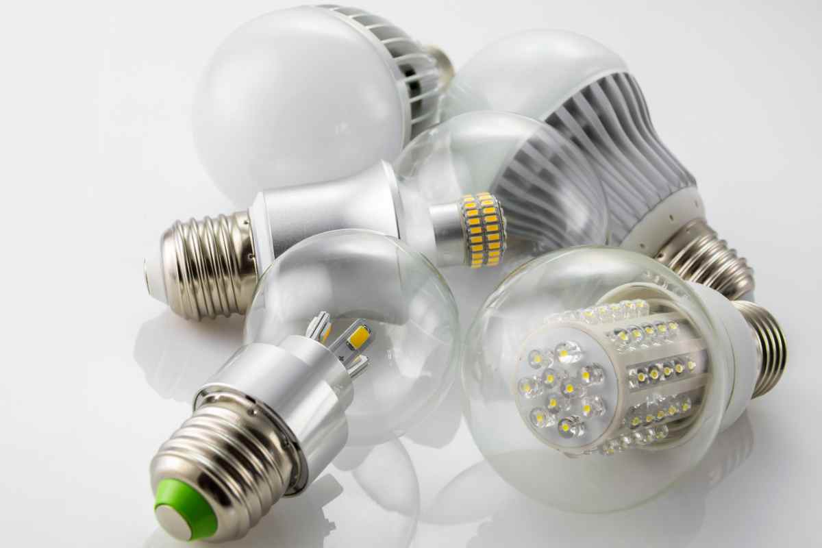 vari modelli di lampade led affiancate