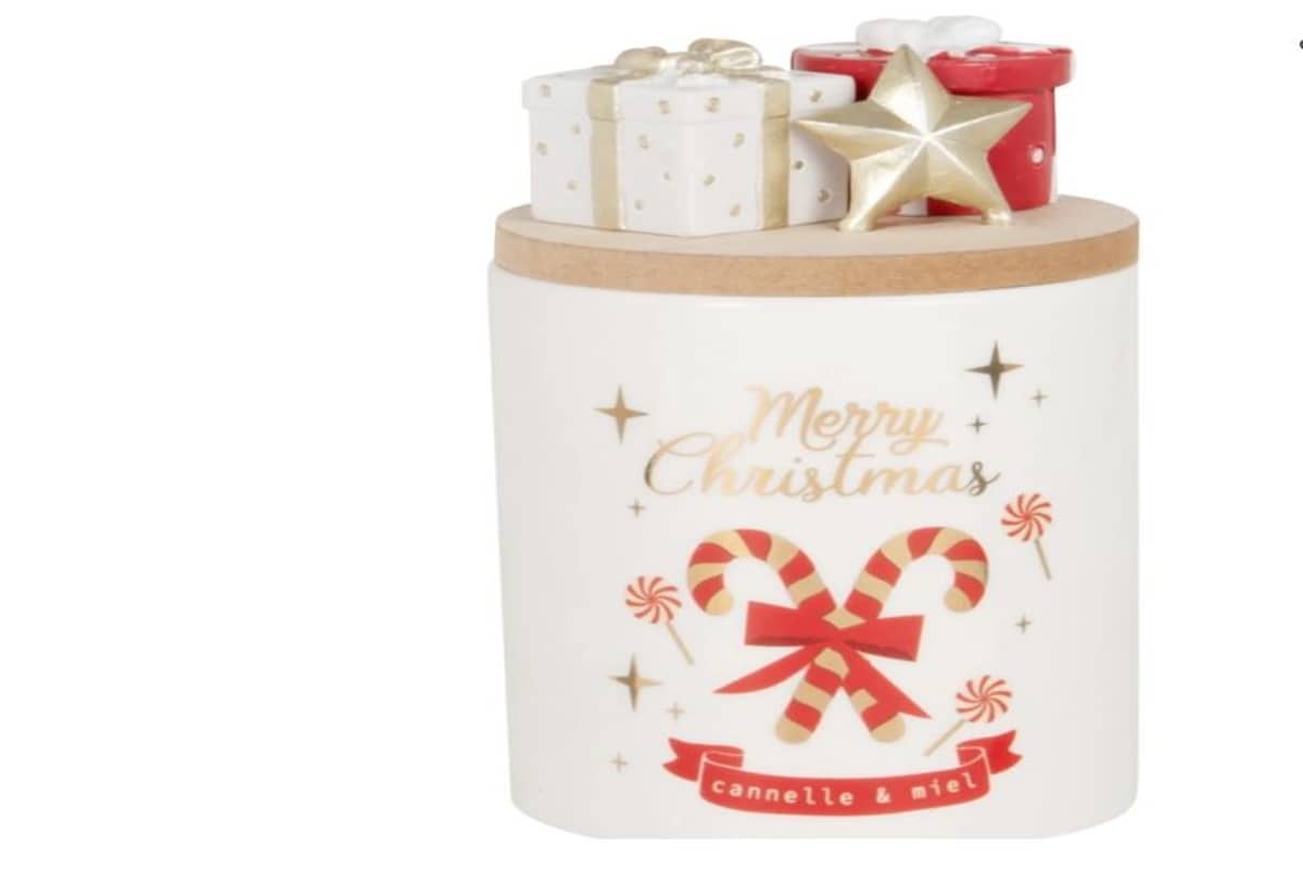scatola di ceramica di colore bianco con decorazioni natalizie di colore rosso