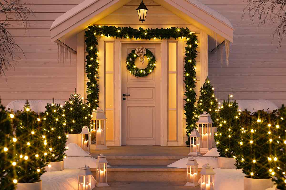 ingresso-di-casa con decorazioni luminose