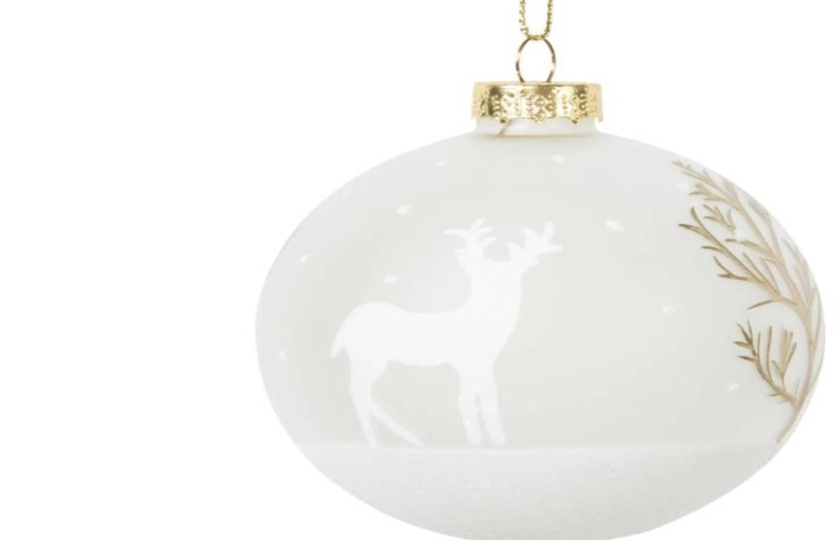 pallina di natale di colore bianco con ricami dorati