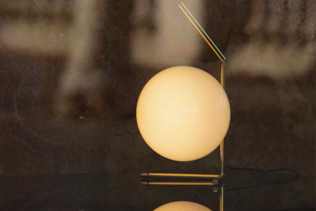 Lampada di design Flos IC in oro, novità per i 10 anni del modello
