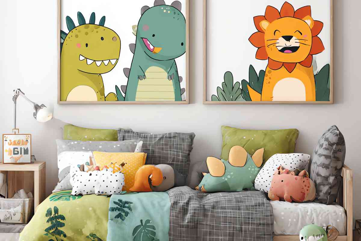 una cameretta dei bambini con pupazzi sul letto e quadri con disegni di animali