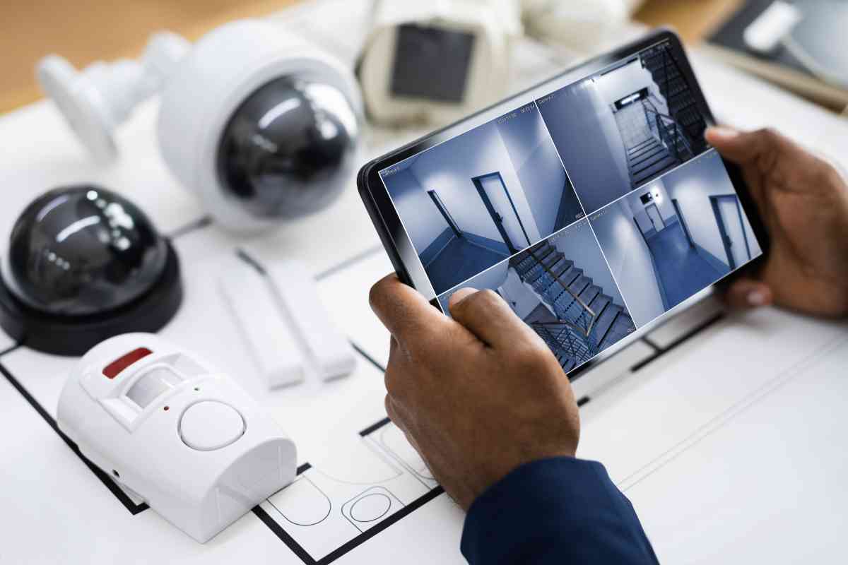 Antifurto domotico con tablet e kit allarme e telecamere per la sorveglianza