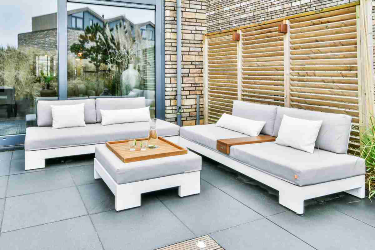 terrazzo moderno con salotto minimal