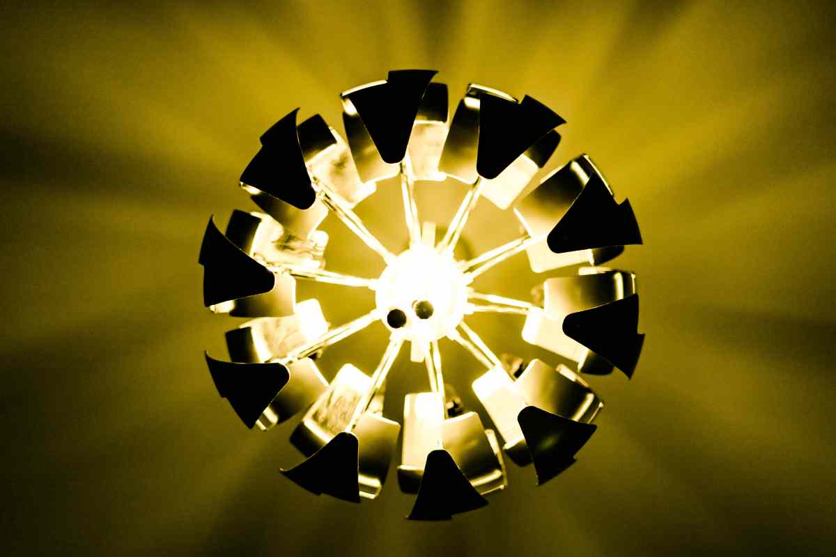 Lampadario vintage anni 70 rotondo di metallo