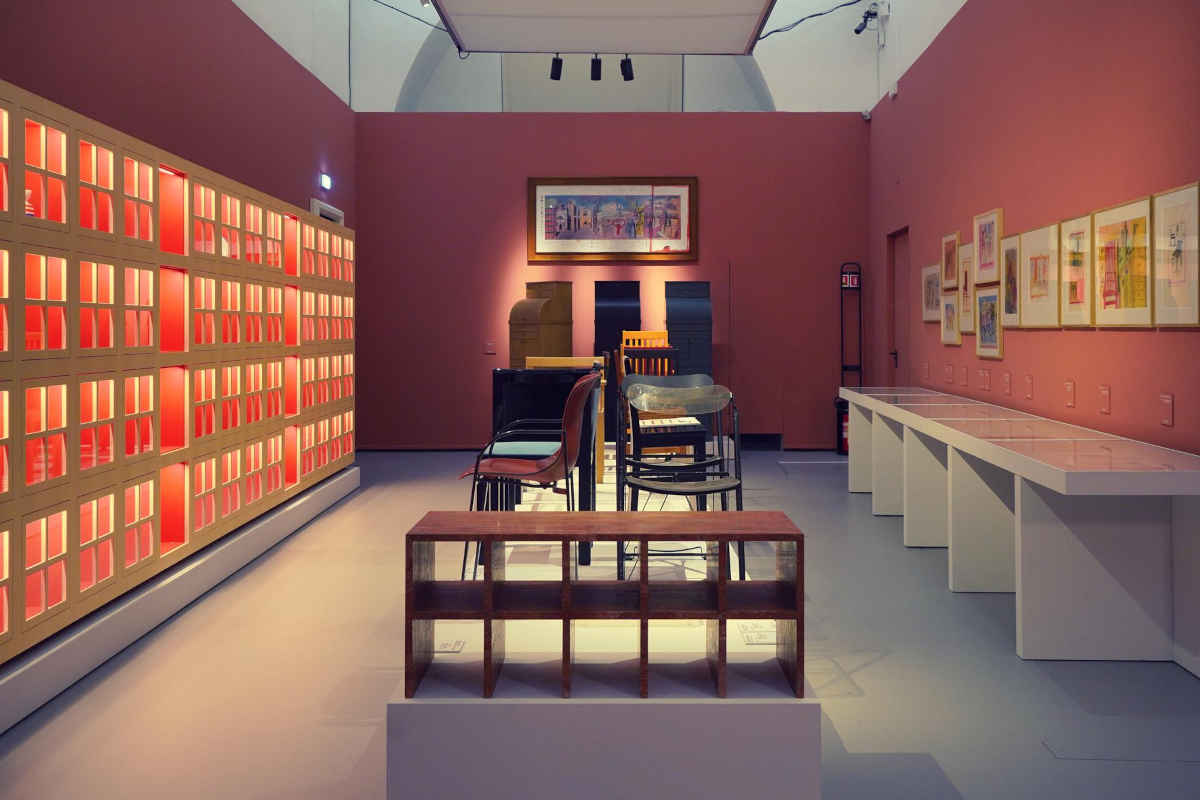 Una sala dell'allestimento dedicato ad Aldo Rossi al Museo del Novecento