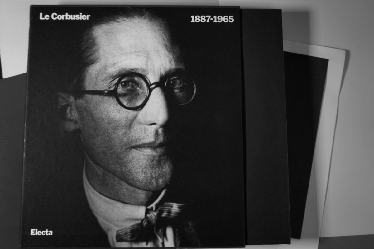 Copertina che ritrae Le Corbusier