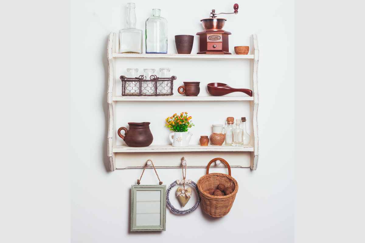 mensola shabby chic alla parete