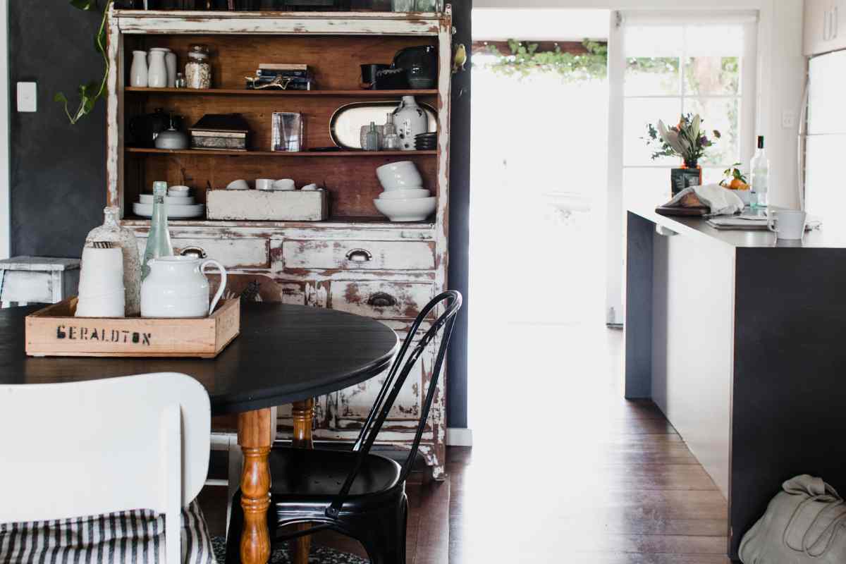 foto di una cucina mix and match con elementi shabby chic