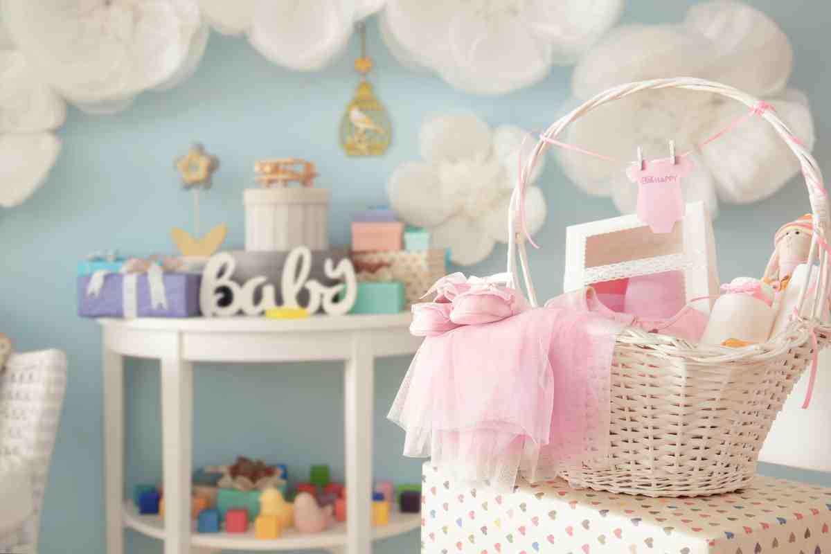 angolo di casa decorato per la festa del baby shower